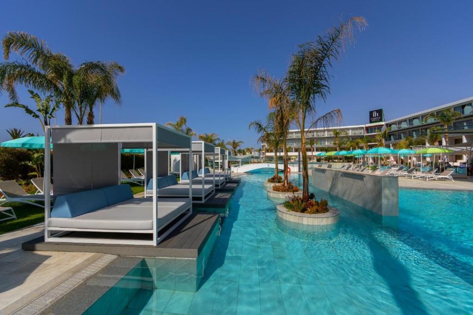 محوطه هتل محوطه هتل