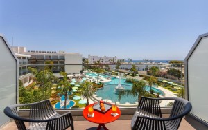 محوطه هتل محوطه هتل