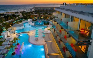 محوطه هتل محوطه هتل