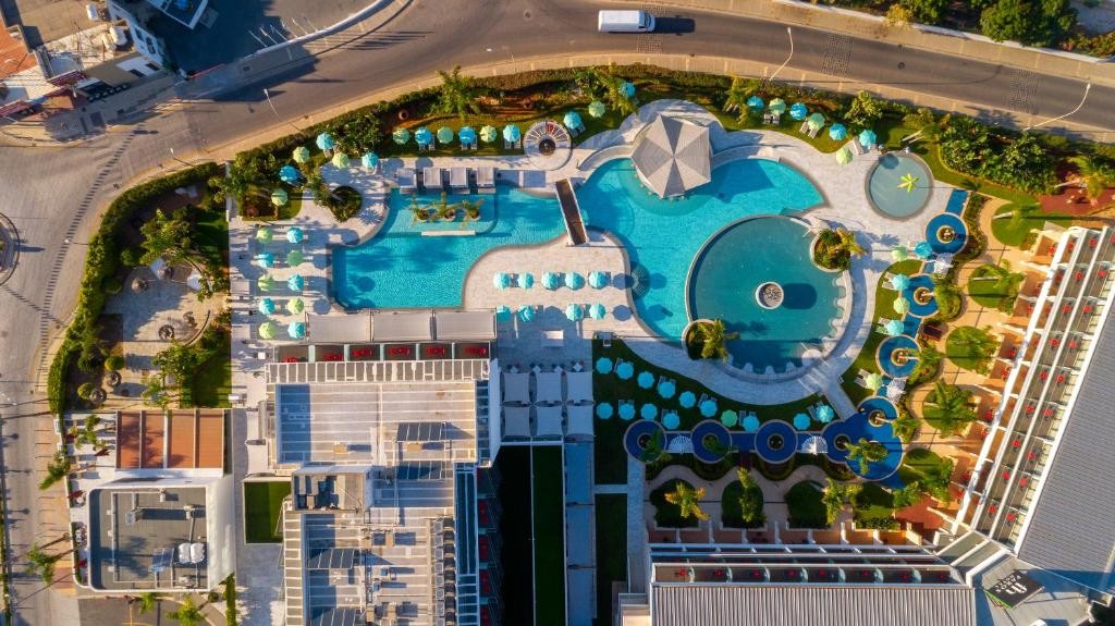 محوطه هتل محوطه هتل