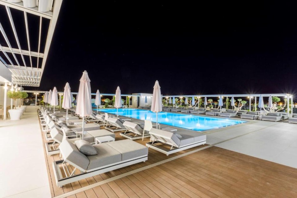 محوطه هتل محوطه هتل