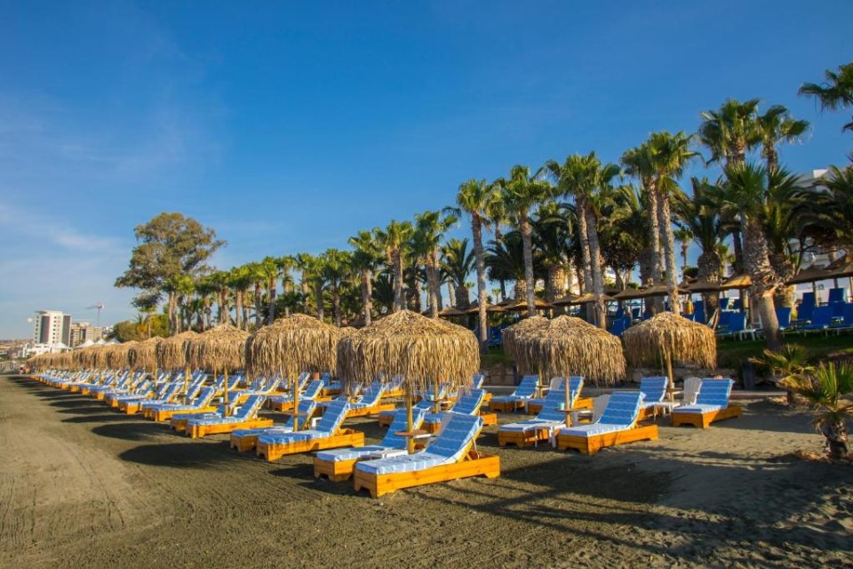 محوطه هتل محوطه هتل