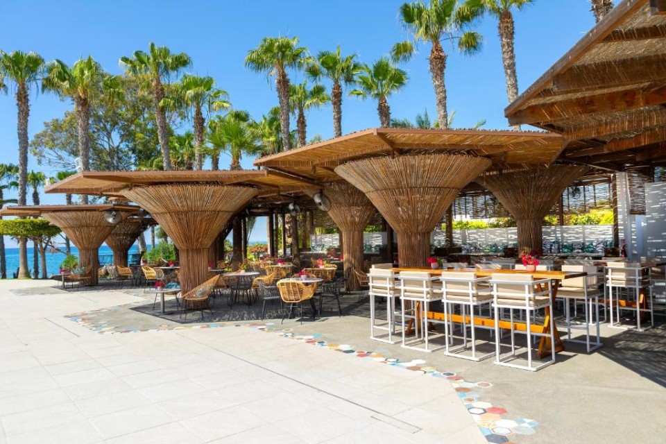 محوطه هتل محوطه هتل