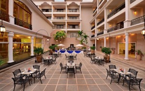 محوطه هتل محوطه هتل