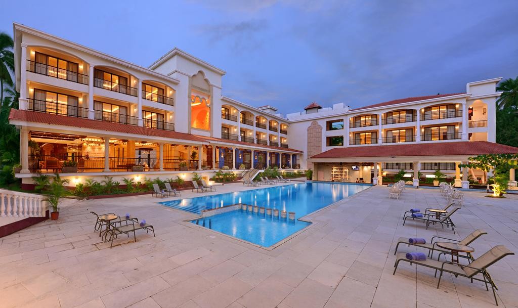 محوطه هتل محوطه هتل