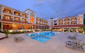 محوطه هتل محوطه هتل