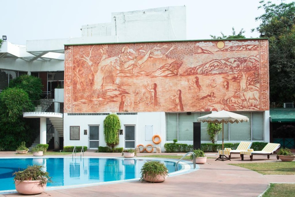 محوطه هتل محوطه هتل