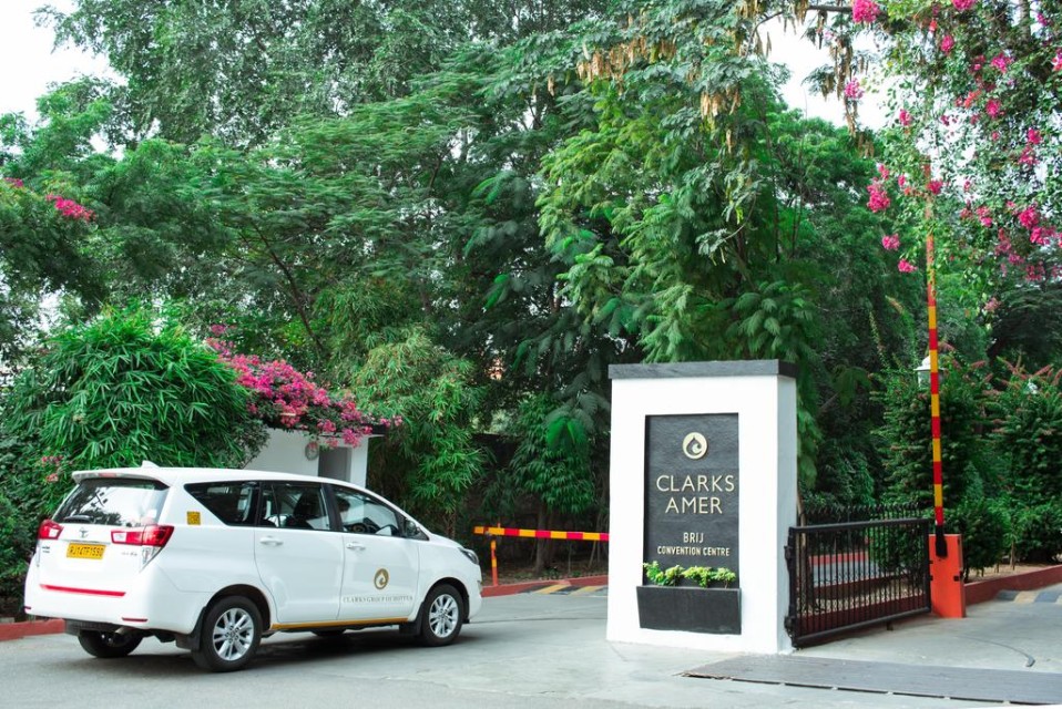 محوطه هتل محوطه هتل