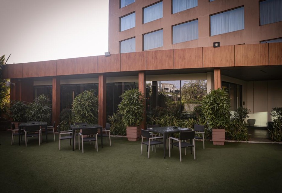 محوطه هتل محوطه هتل