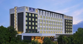 هتل Crystal Sarovar Premiere آگرا