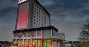 هتل Ramada Plaza By Wyndham آگرا