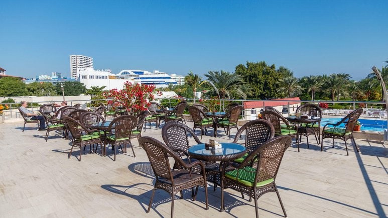 کافه تابستانی کافه تابستانی