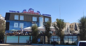 هتل Three Dolphins آکتائو