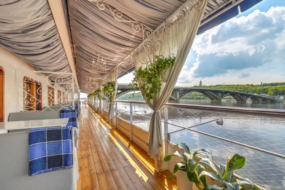 محوطه هتل محوطه هتل