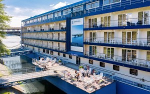 محوطه هتل محوطه هتل