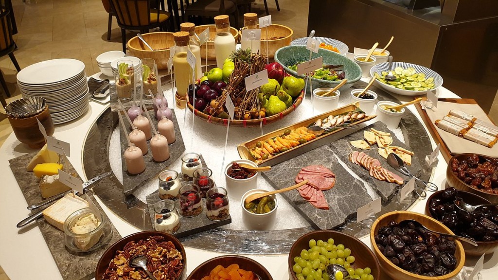 hotels-Malaysia-Kuala-LAmpur-EQ-breakfast-spread-26ba2c9637d85cfabc7a35aea816c669.jpg