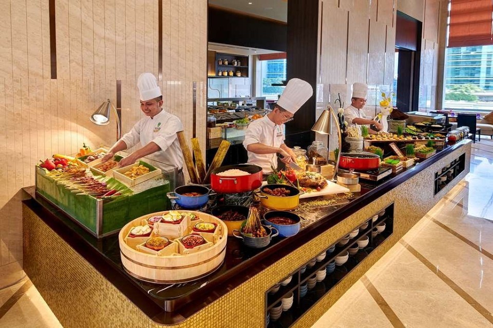 hotels-Malaysia-Kuala-LAmpur-Pavilion-Managed-By-Banyan-Tree-the-courtyard-buffet-26ba2c9637d85cfabc7a35aea816c669.jpg