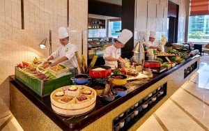 hotels-Malaysia-Kuala-LAmpur-Pavilion-Managed-By-Banyan-Tree-the-courtyard-buffet-bb880fb51c6b9371b902060267e97128.jpg