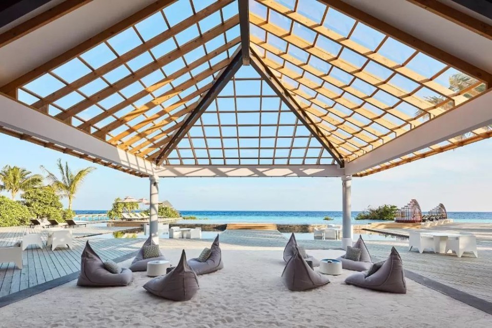 محوطه هتل محوطه هتل