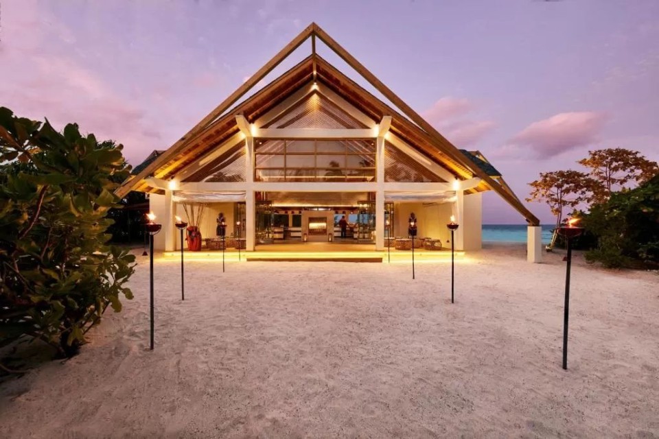 محوطه هتل محوطه هتل