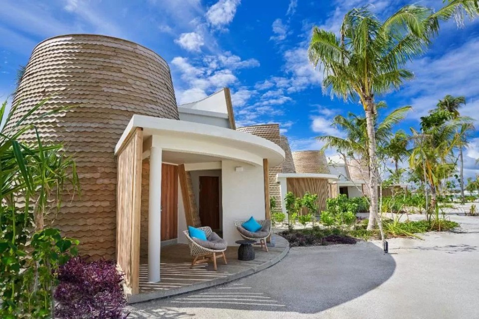 محوطه هتل محوطه هتل