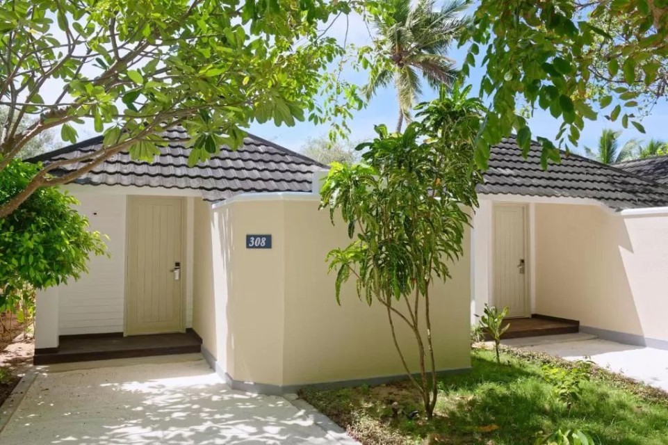 محوطه هتل محوطه هتل