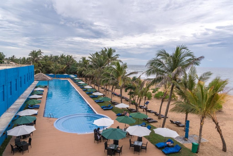 محوطه هتل محوطه هتل