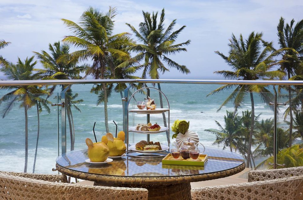 محوطه هتل محوطه هتل