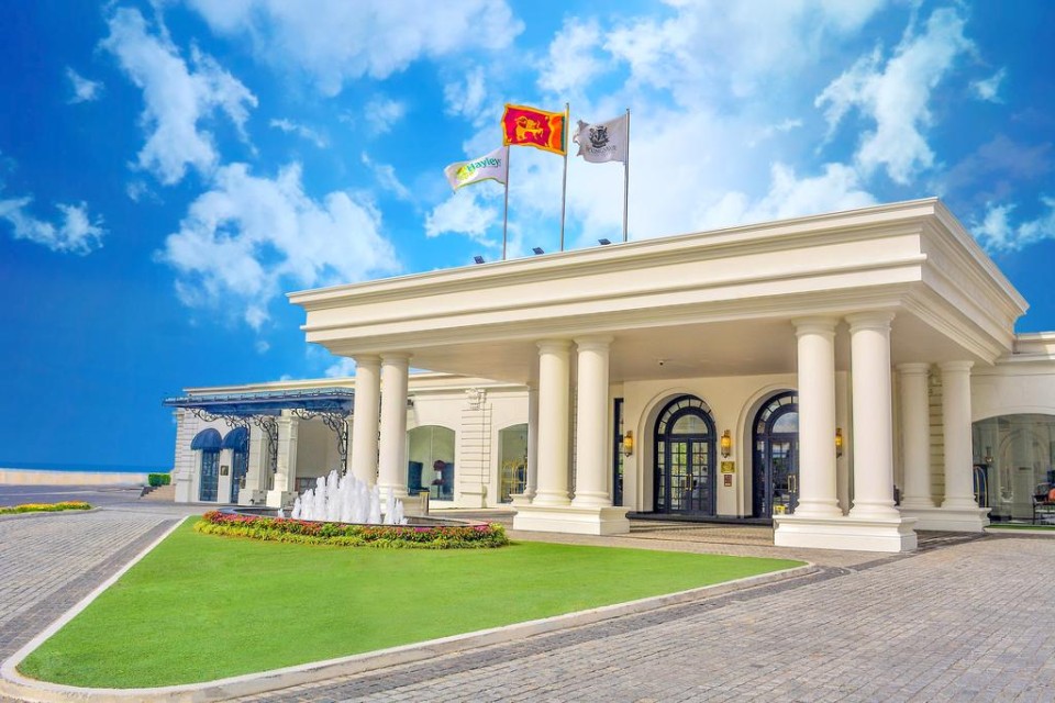 محوطه هتل محوطه هتل