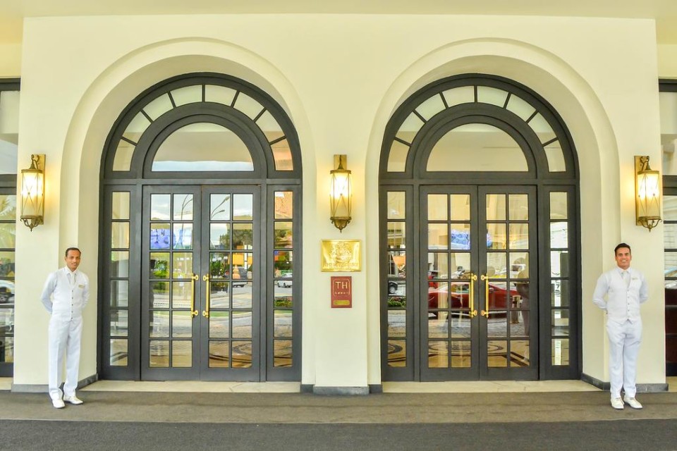 محوطه هتل محوطه هتل