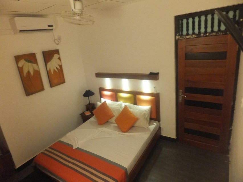 hotels-Sri-Lanka-Negombo-Star-Beach-Guest-House-star-beach-hotel-(1)-26ba2c9637d85cfabc7a35aea816c669.jpg