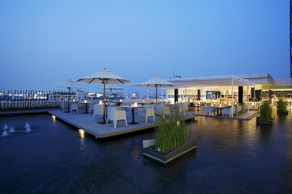 محوطه هتل محوطه هتل