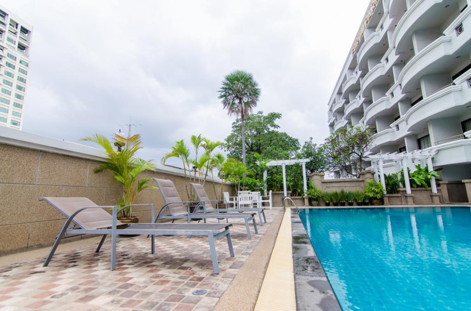 محوطه هتل محوطه هتل