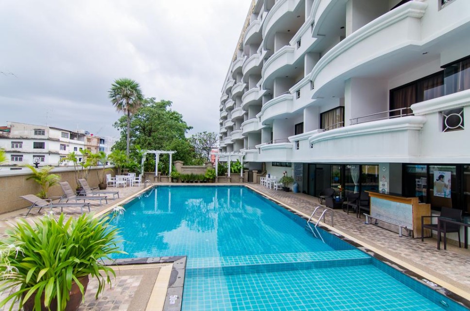 محوطه هتل محوطه هتل