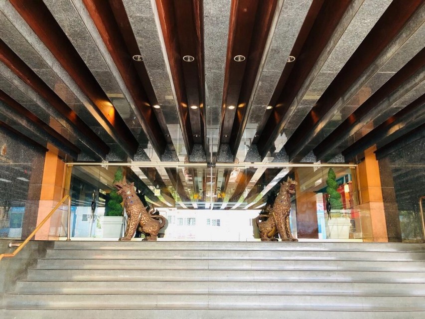 ورودی هتل ورودی هتل