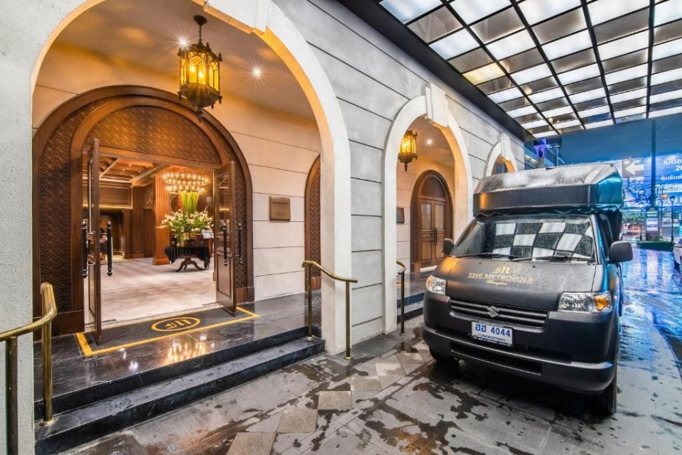 محوطه هتل محوطه هتل