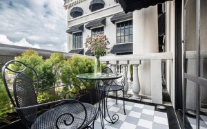 محوطه هتل محوطه هتل