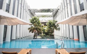 محوطه هتل محوطه هتل