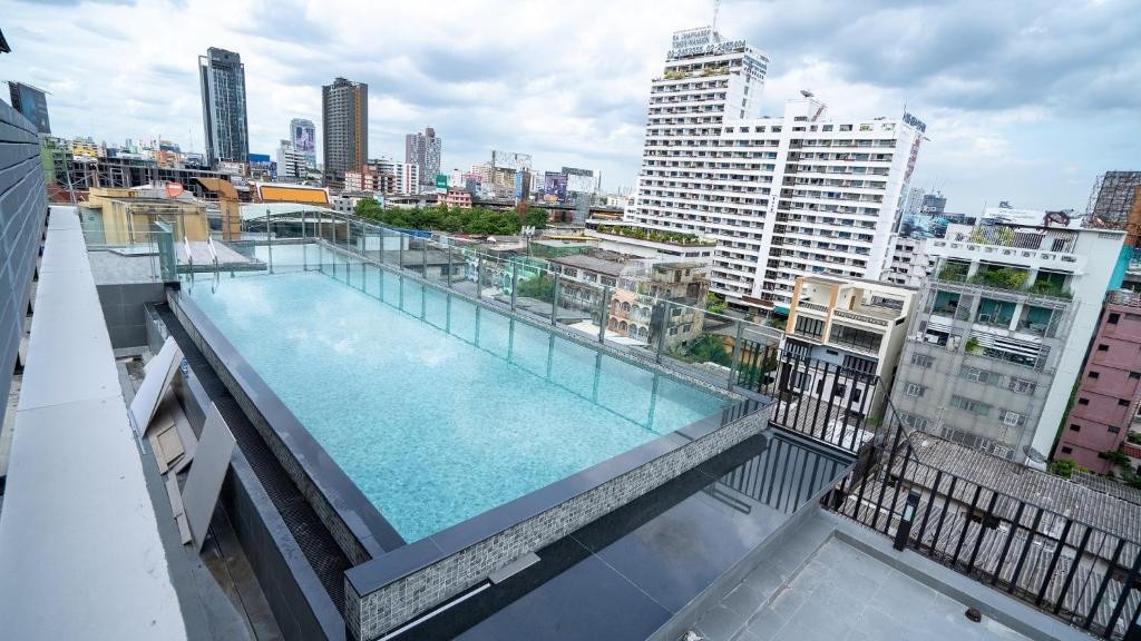 محوطه هتل محوطه هتل