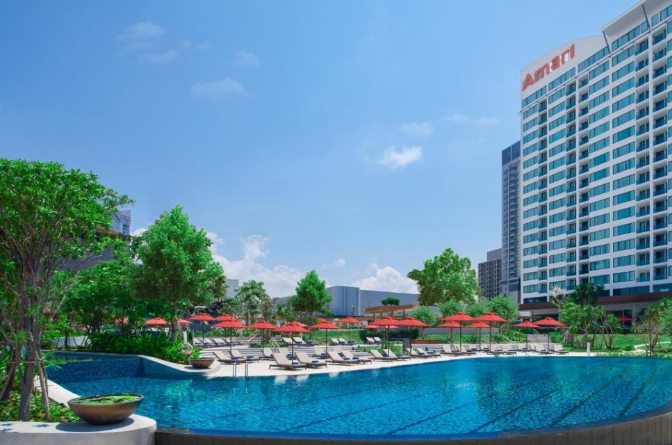 محوطه هتل محوطه هتل