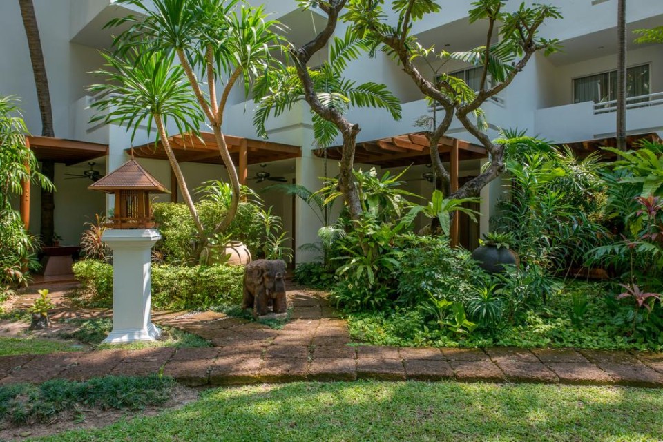 محوطه هتل محوطه هتل