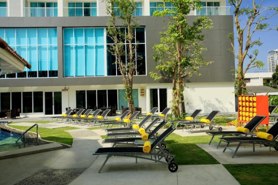 محوطه هتل محوطه هتل