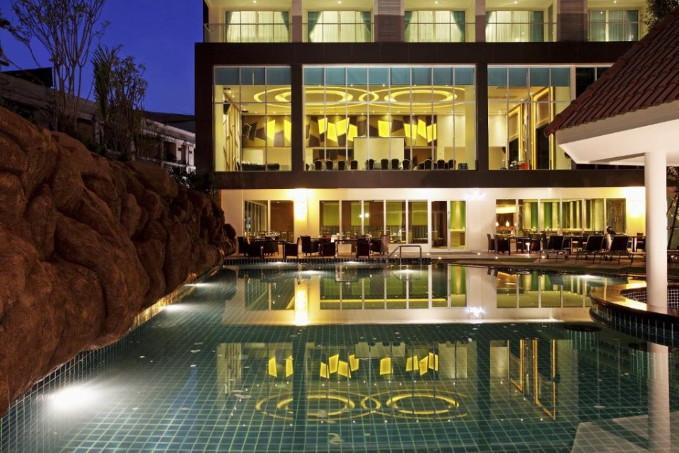 محوطه هتل محوطه هتل