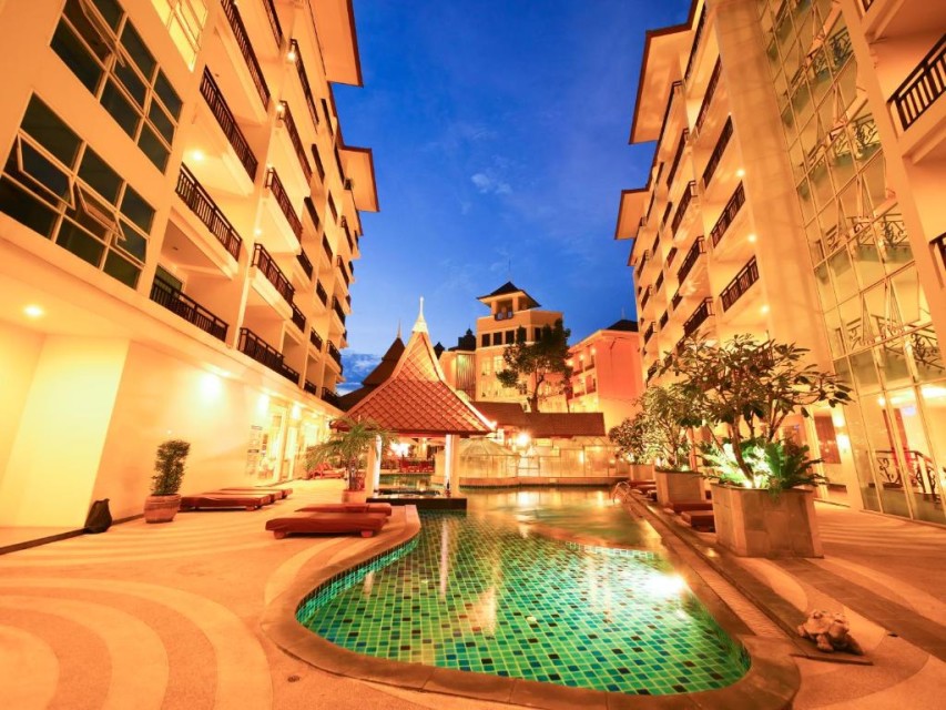 محوطه هتل محوطه هتل