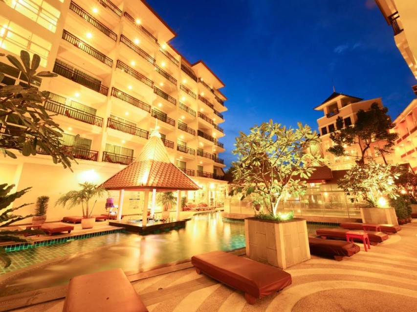 محوطه هتل محوطه هتل