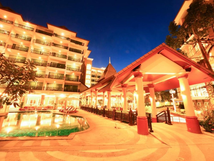 محوطه هتل محوطه هتل