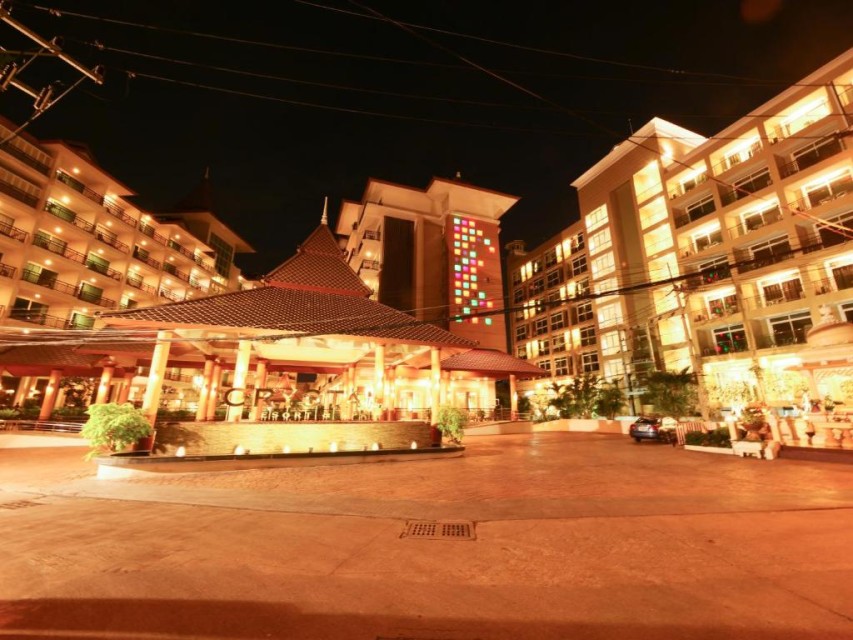 محوطه هتل محوطه هتل