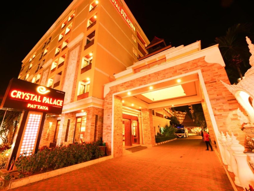 محوطه هتل محوطه هتل