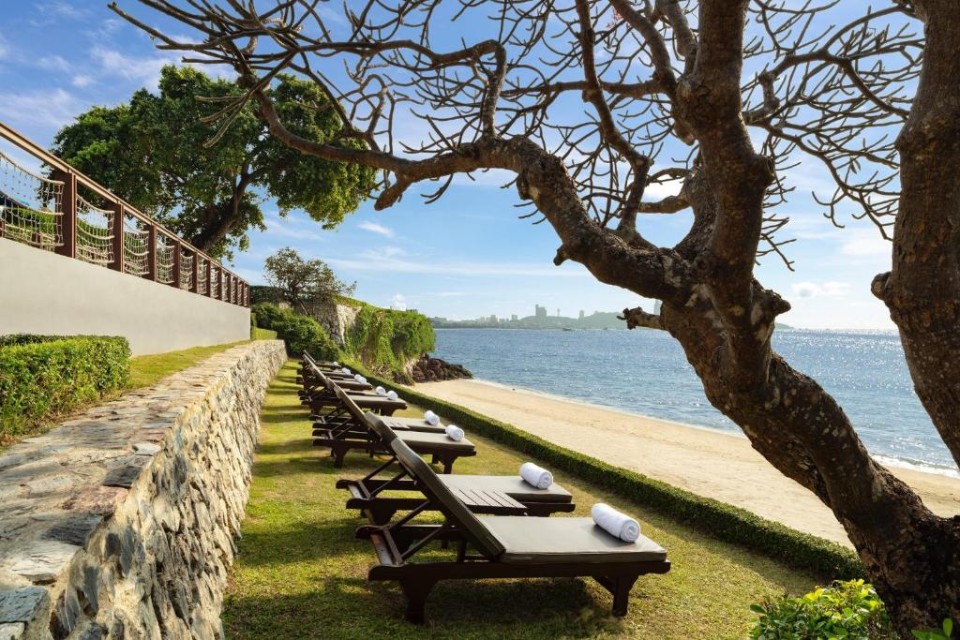 محوطه هتل محوطه هتل