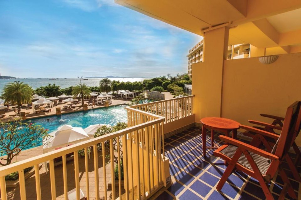 محوطه هتل محوطه هتل